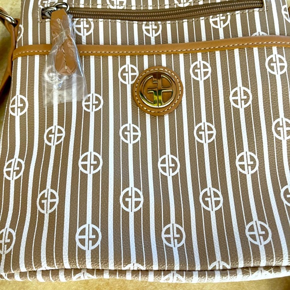 ✨HP✨ NWOT “GIANI BERNINI” TAN/BEIGE CROSSBODY PURSE WITH ADJUSTABLE STRAP - Picture 9 of 9